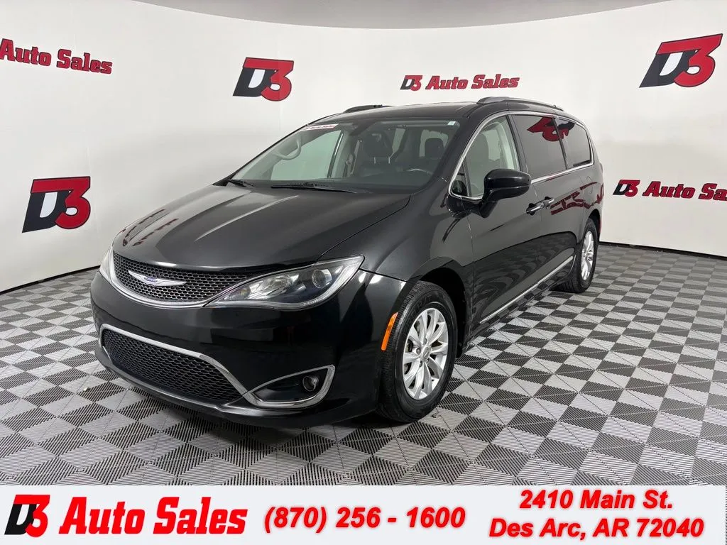 Black 2019 Chrysler Pacifica Touring L for sale in Des Arc, AR