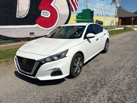 Photos of 2019 Nissan Altima 2.5 S for sale in Des Arc, AR at D3 Auto Sales - Des Arc, AR