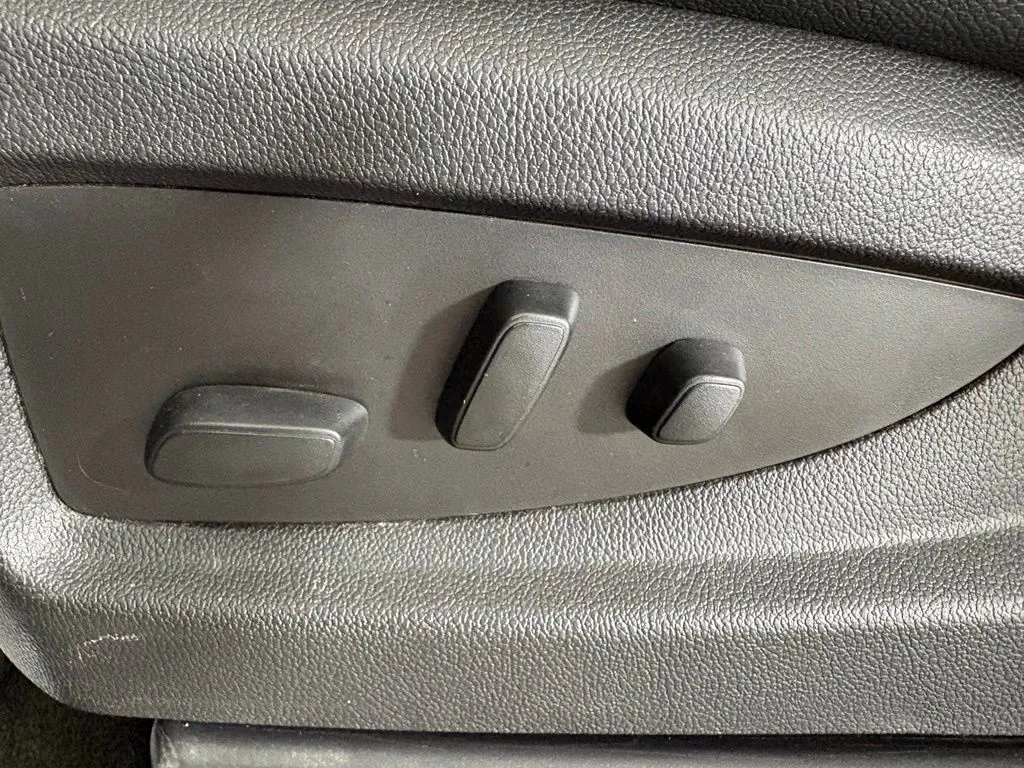 Chevrolet Tahoe photo 11