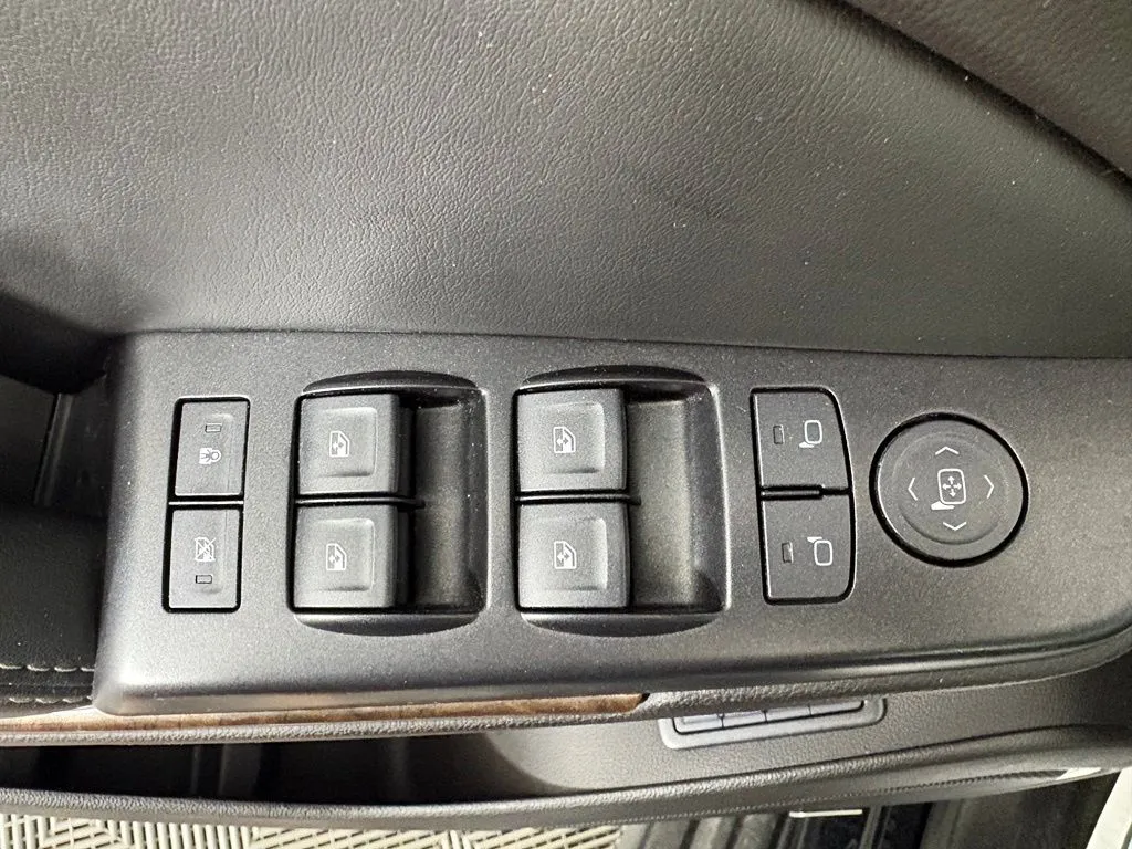 Chevrolet Tahoe photo 14