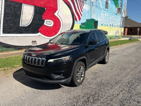 Photos of 2019 Jeep Cherokee Latitude Plus for sale in Des Arc, AR at D3 Auto Sales - Des Arc, AR