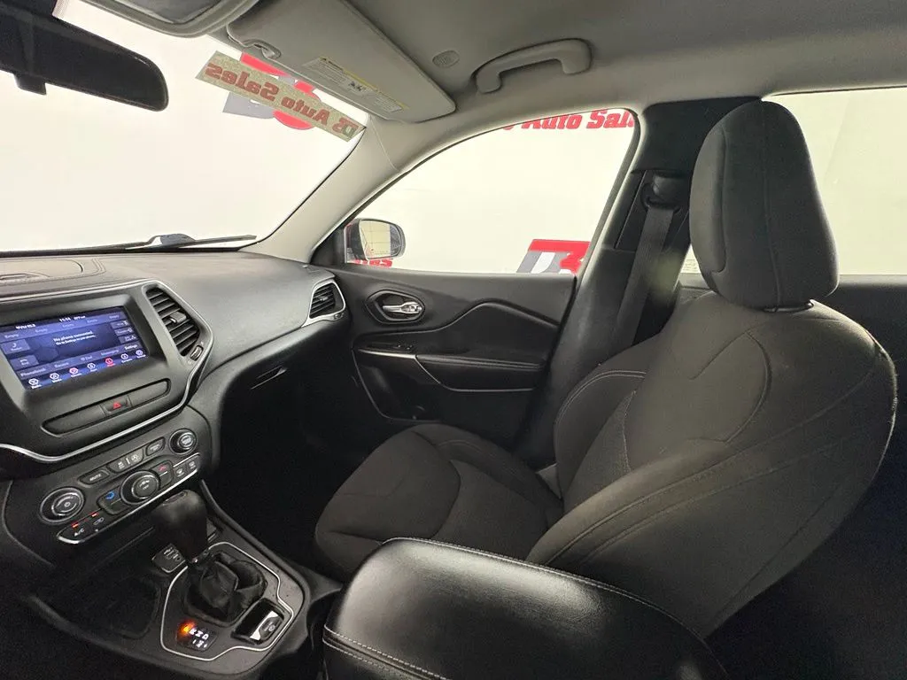 Jeep Cherokee photo 24