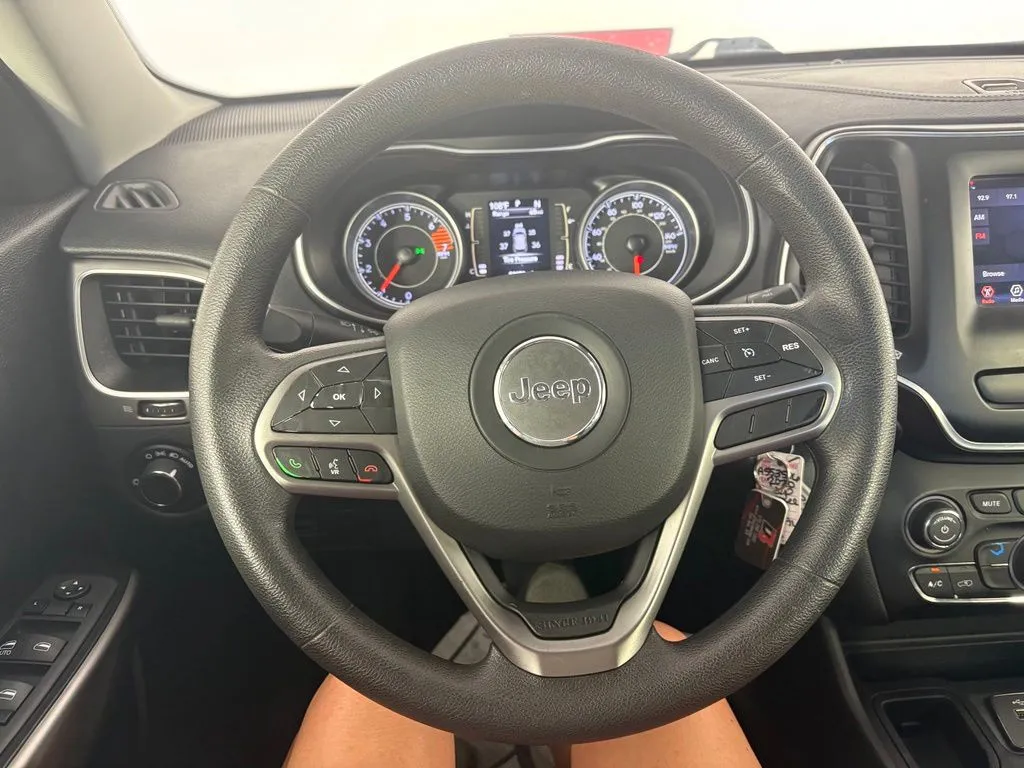 Jeep Cherokee photo 15