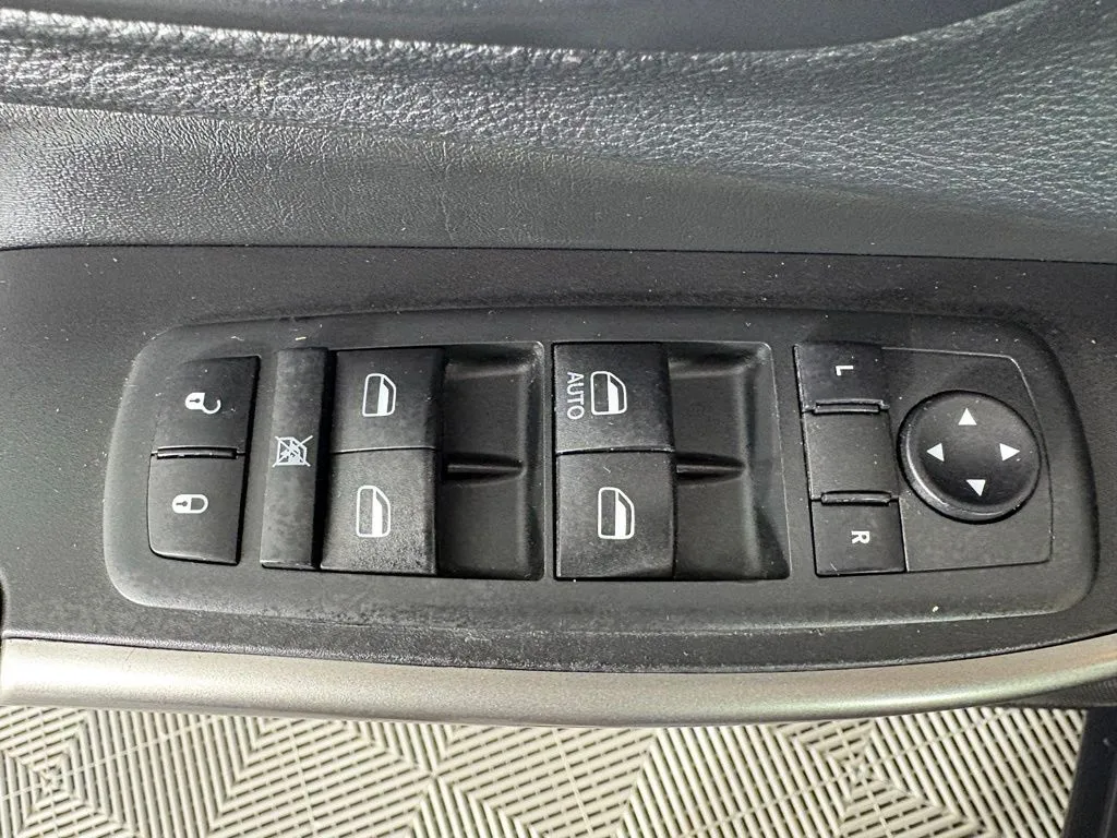 Jeep Cherokee photo 13