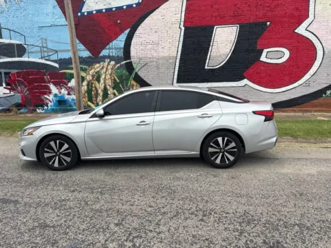 Another view of 2022 Nissan Altima 2.5 SV for sale in Des Arc, AR at D3 Auto Sales - Des Arc, AR