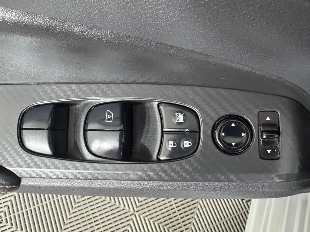 Nissan Altima photo 17