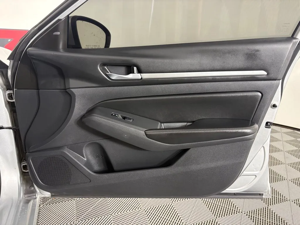 Nissan Altima photo 33