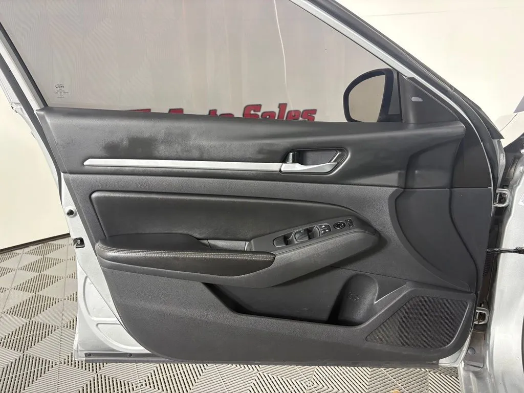 Nissan Altima photo 16