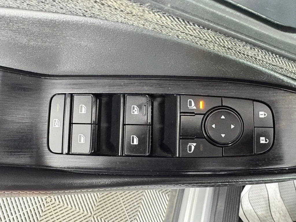 Nissan Rogue photo 17