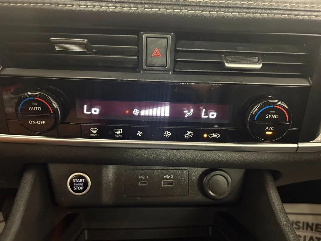 Nissan Rogue photo 25