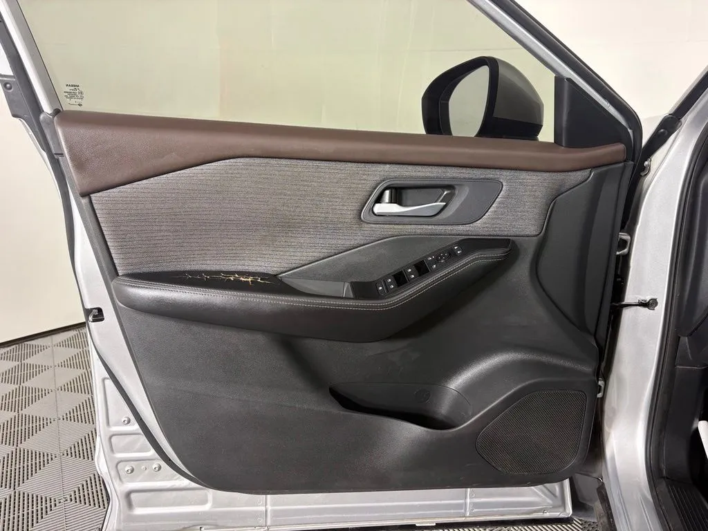 Nissan Rogue photo 16