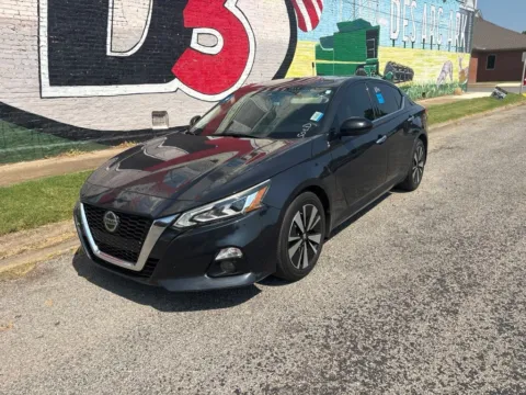 Photos of 2020 Nissan Altima 2.5 SV for sale in Des Arc, AR at D3 Auto Sales - Des Arc, AR