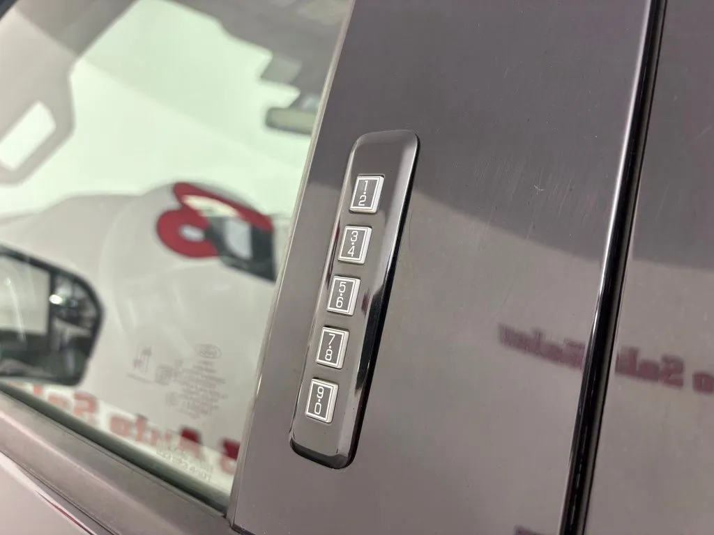 Ford F-150 photo 12