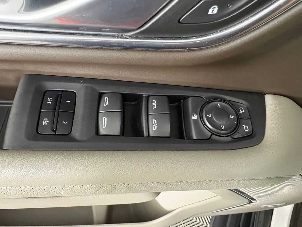 GMC Yukon XL photo 14