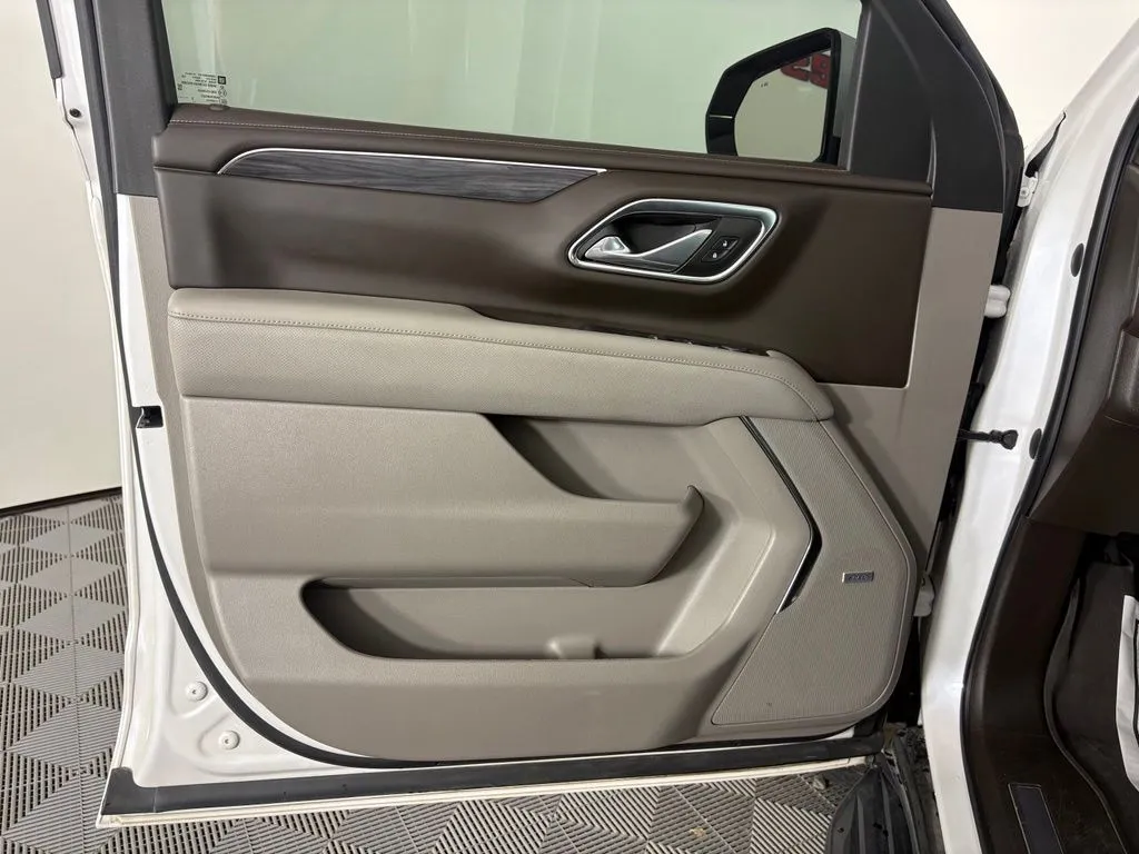 GMC Yukon XL photo 12