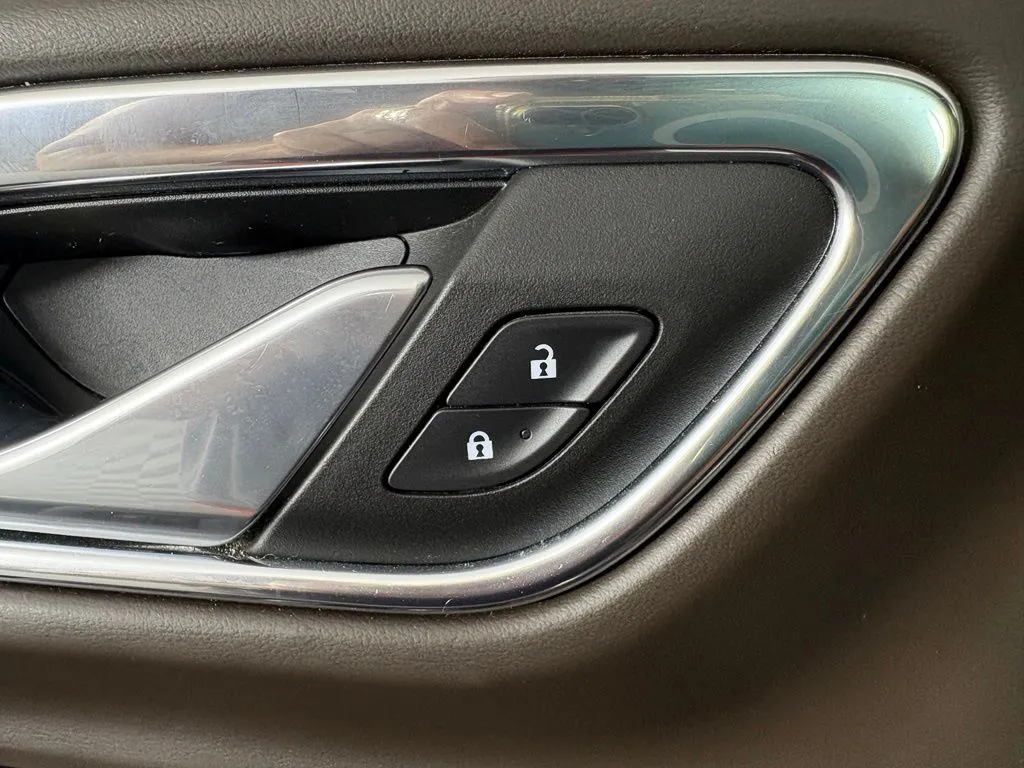 GMC Yukon XL photo 13