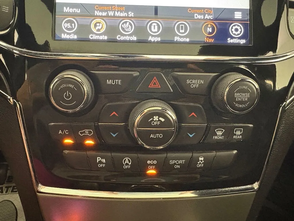 Jeep Grand Cherokee photo 24