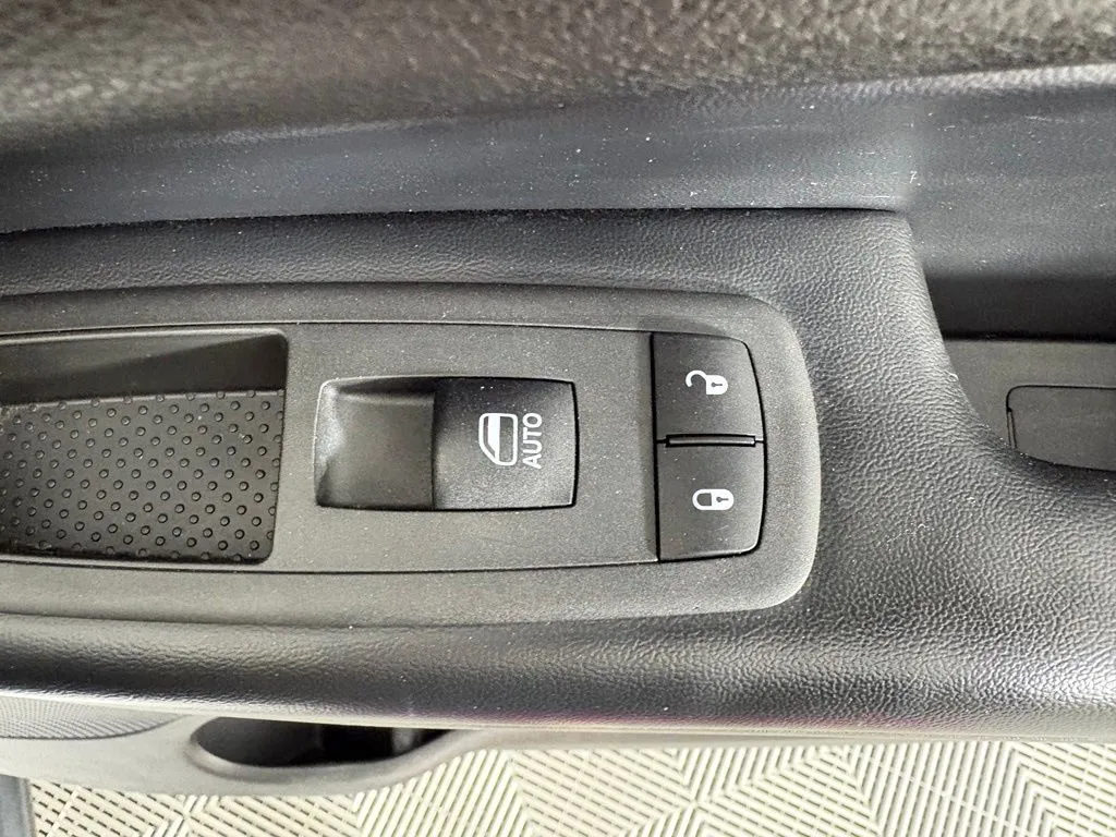 Jeep Grand Cherokee photo 36