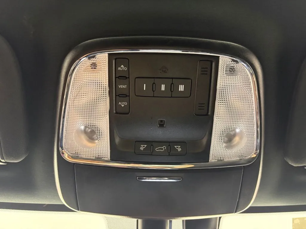 Jeep Grand Cherokee photo 28