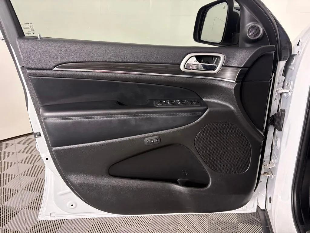 Jeep Grand Cherokee photo 12