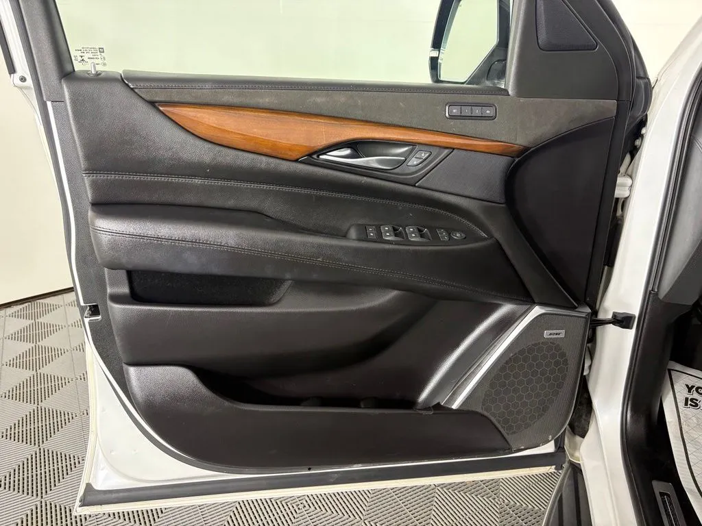 Cadillac Escalade photo 12