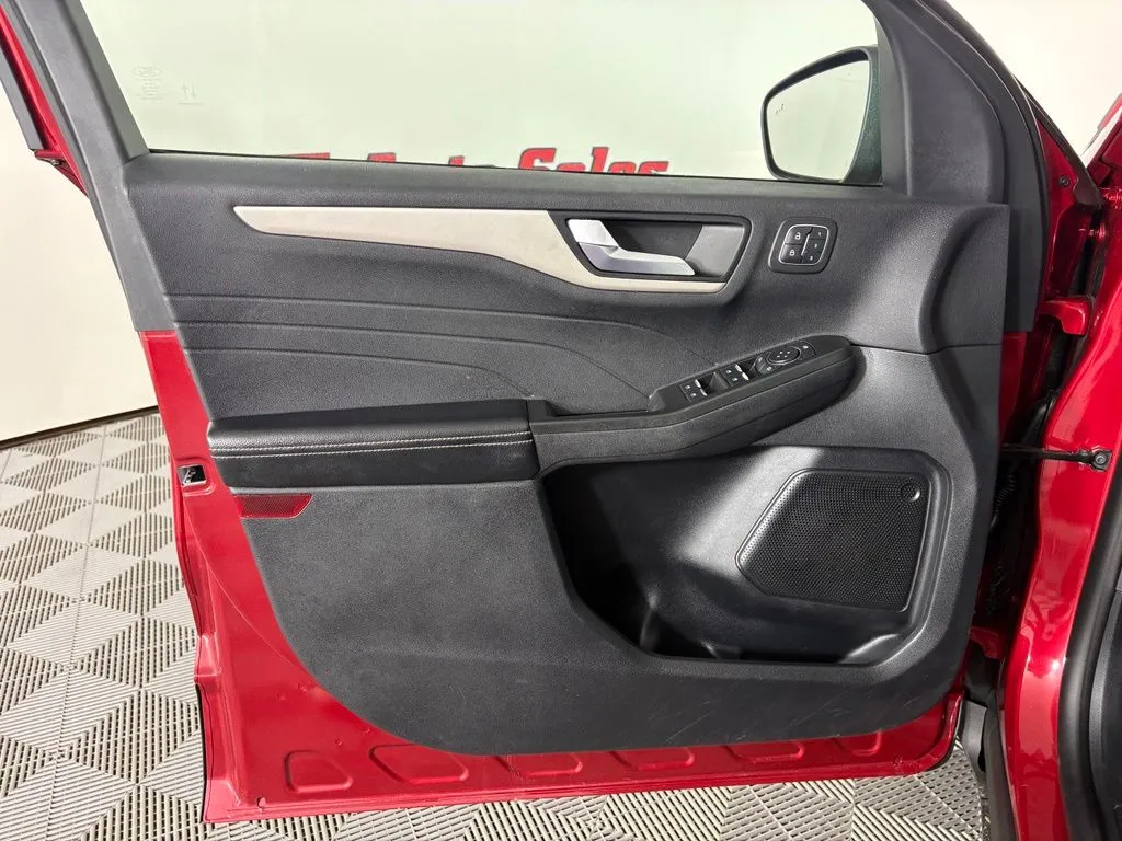 Ford Escape photo 12