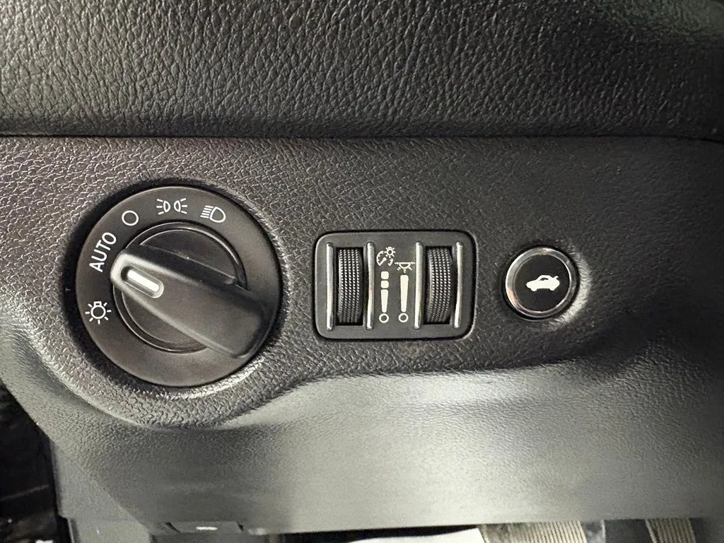 Dodge Challenger photo 14