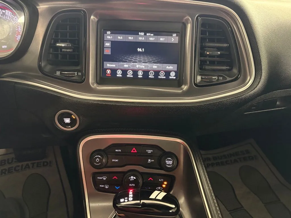 Dodge Challenger photo 19