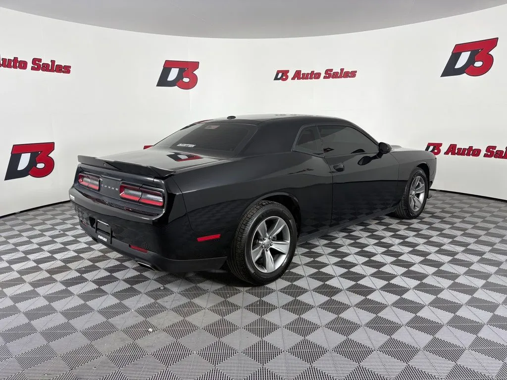 Dodge Challenger photo 6