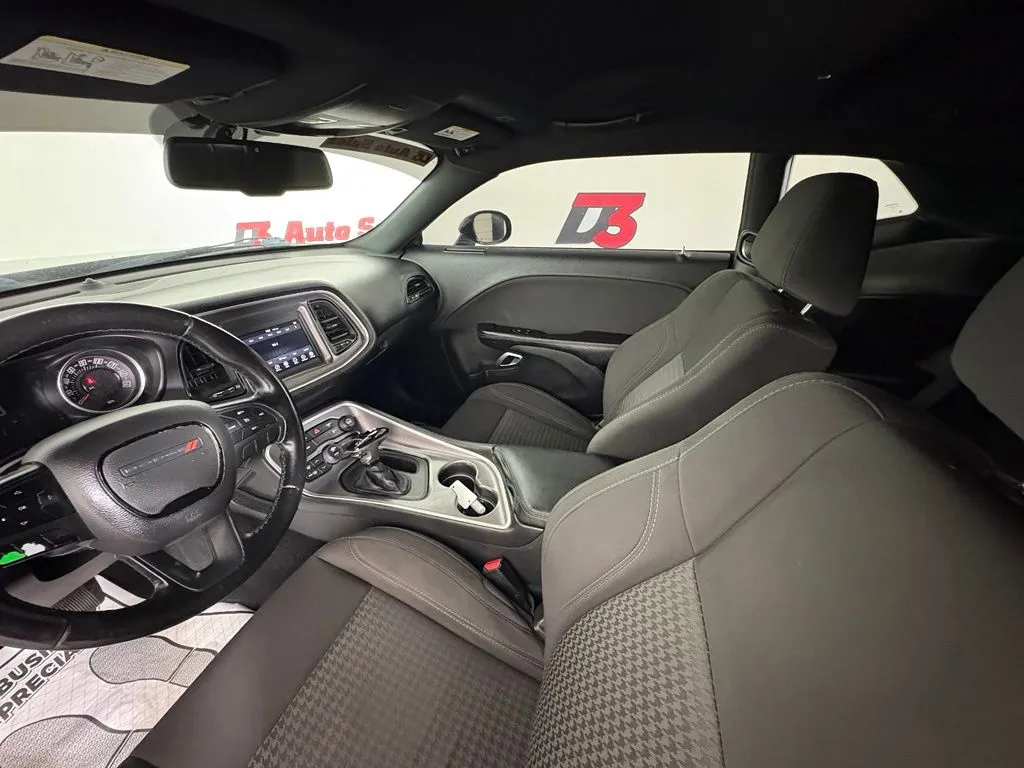 Dodge Challenger photo 10