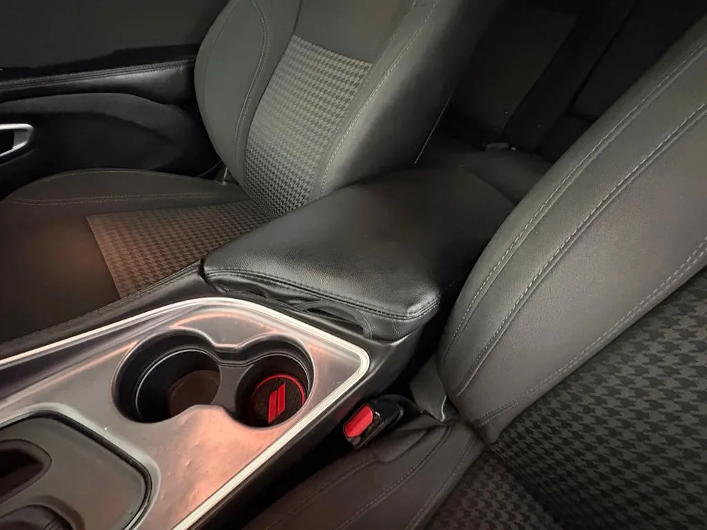 Dodge Challenger photo 26