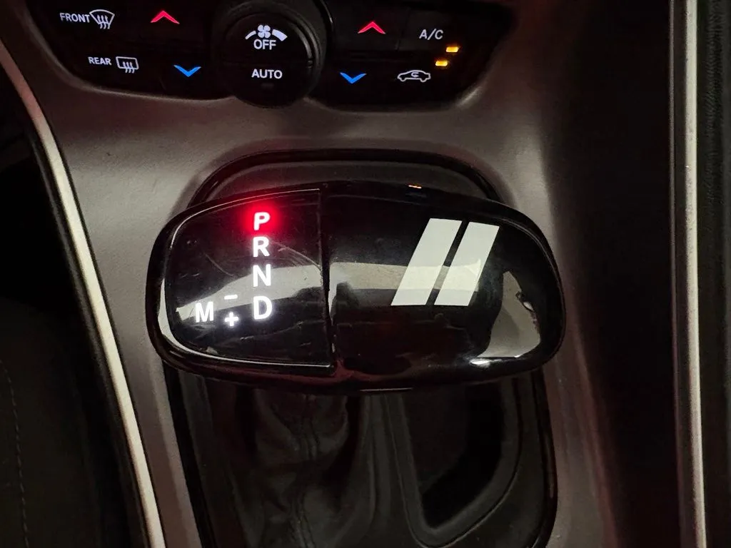 Dodge Challenger photo 22