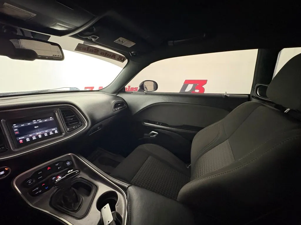 Dodge Challenger photo 24
