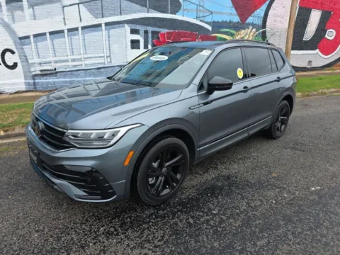 Photos of 2023 Volkswagen Tiguan 2.0T SE R-Line Black for sale in Des Arc, AR at D3 Auto Sales - Des Arc, AR