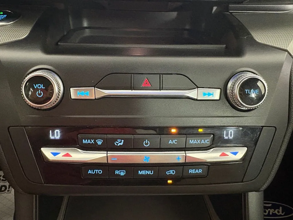 Ford Explorer photo 28