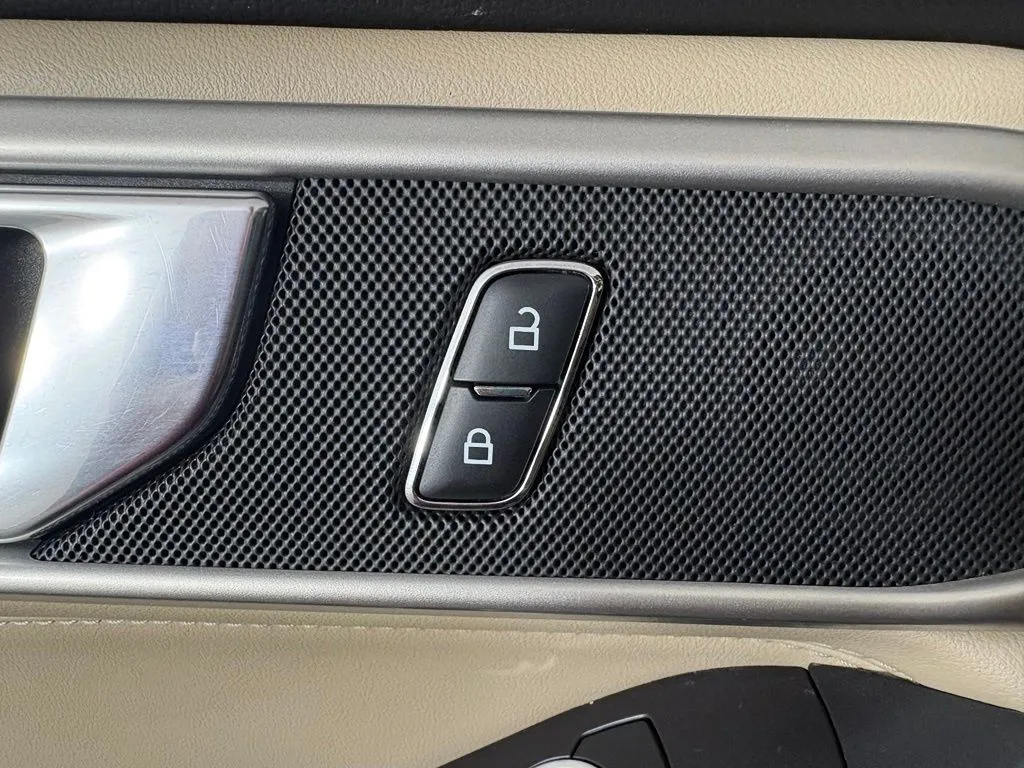 Ford Explorer photo 18