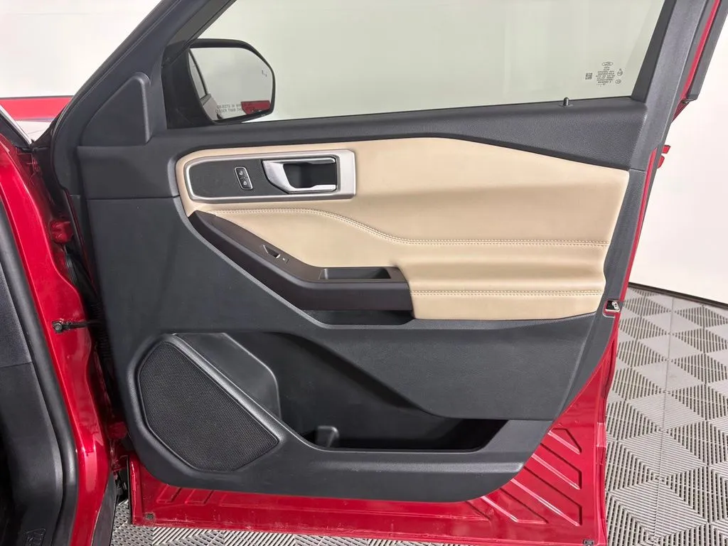 Ford Explorer photo 38