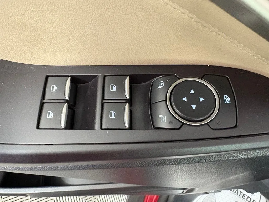 Ford Explorer photo 19