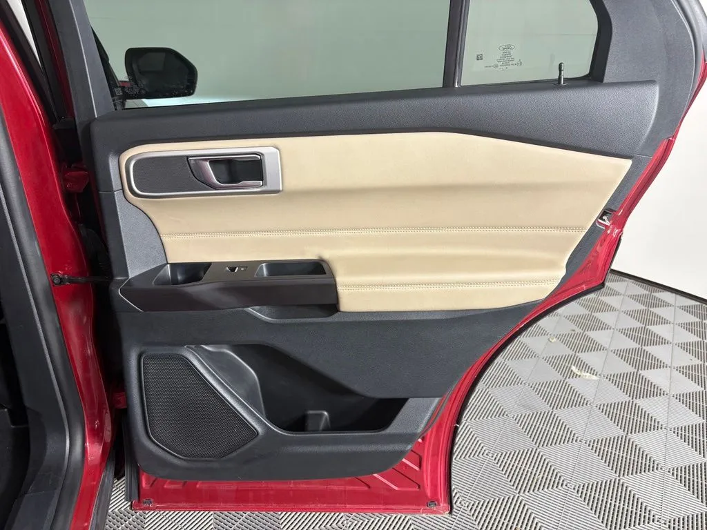 Ford Explorer photo 48