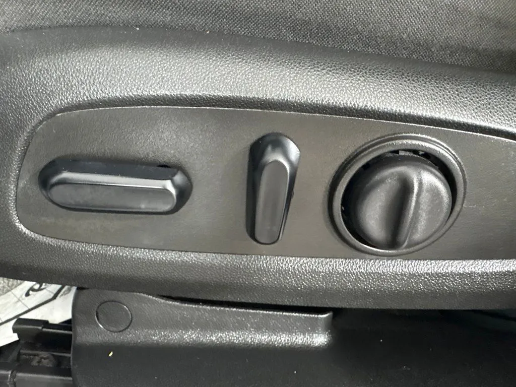 GMC Acadia photo 14