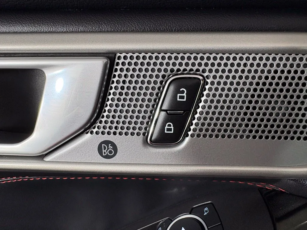 2023 Ford Explorer ST-LINE - Photo 16