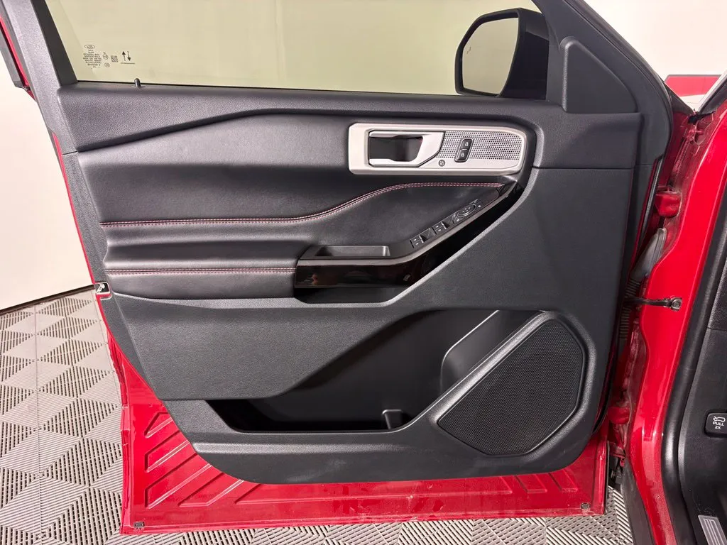 2023 Ford Explorer ST-LINE - Photo 15