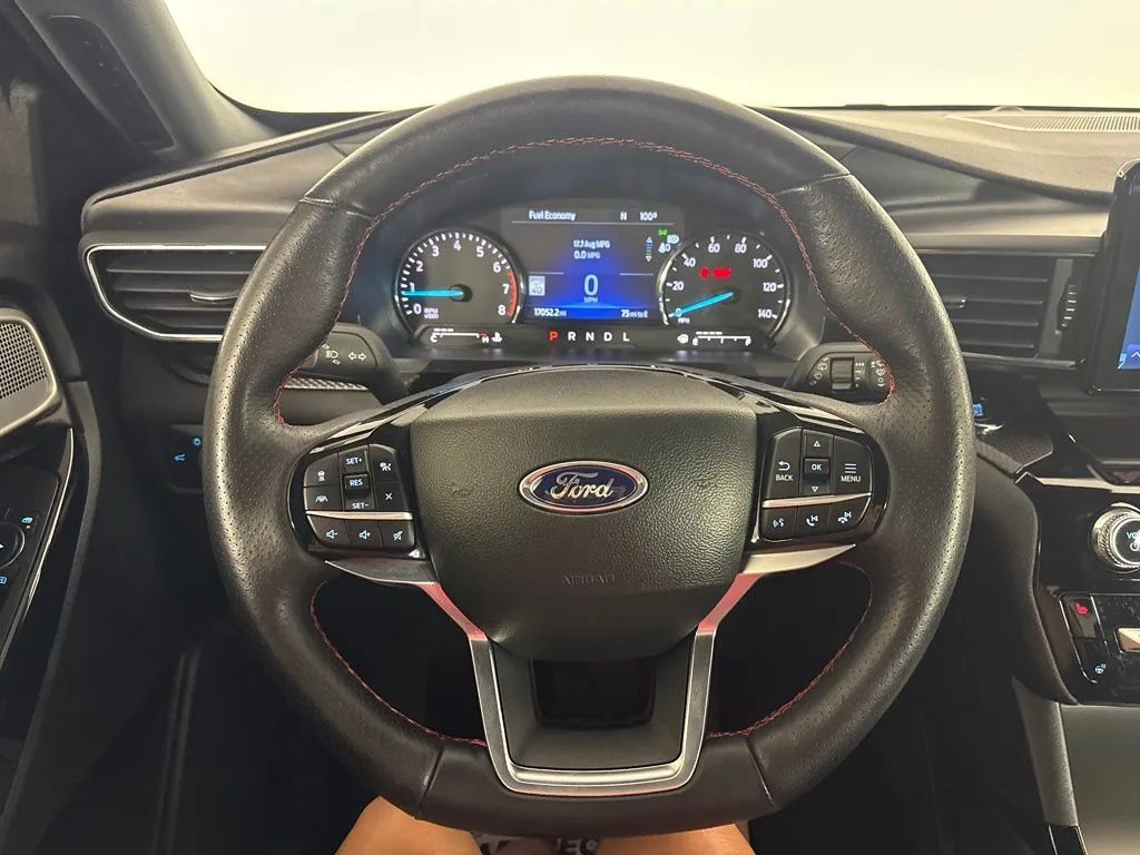 Ford Explorer photo 17