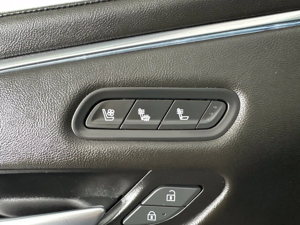 2023 Cadillac Escalade Sport - Photo 16