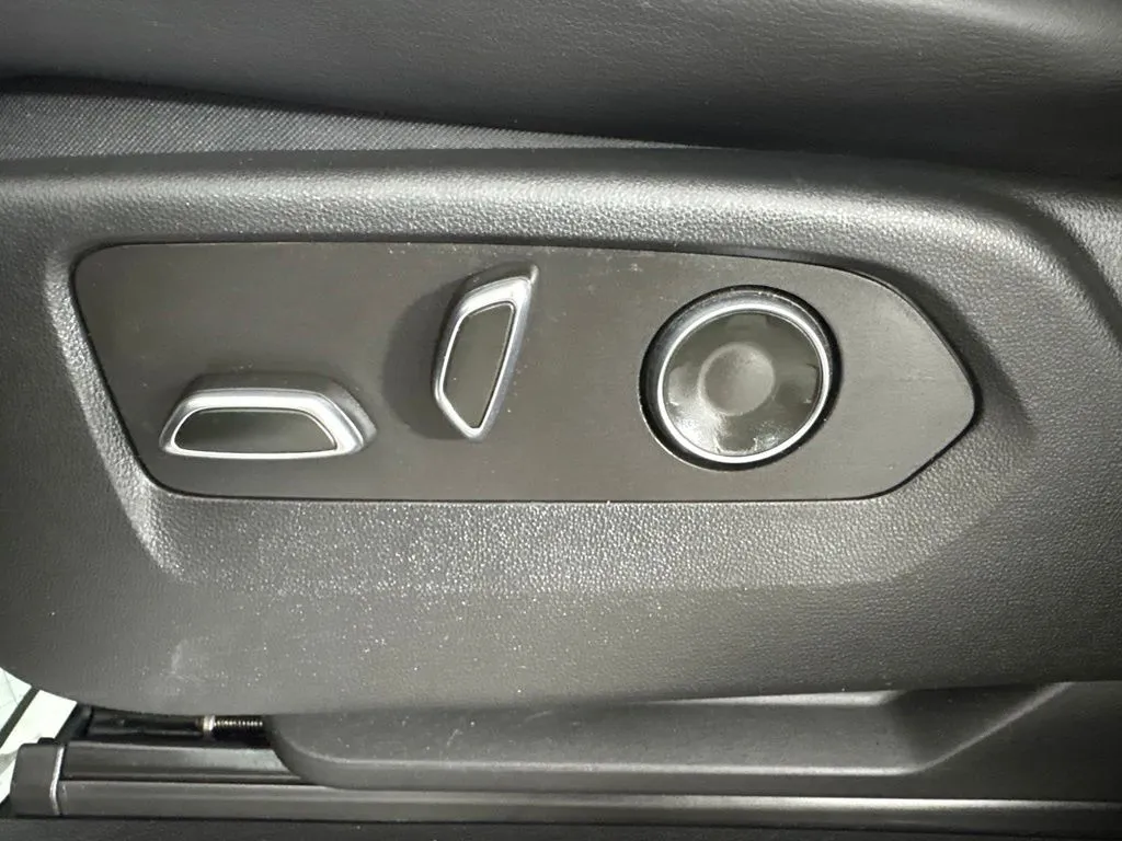 Cadillac Escalade photo 11