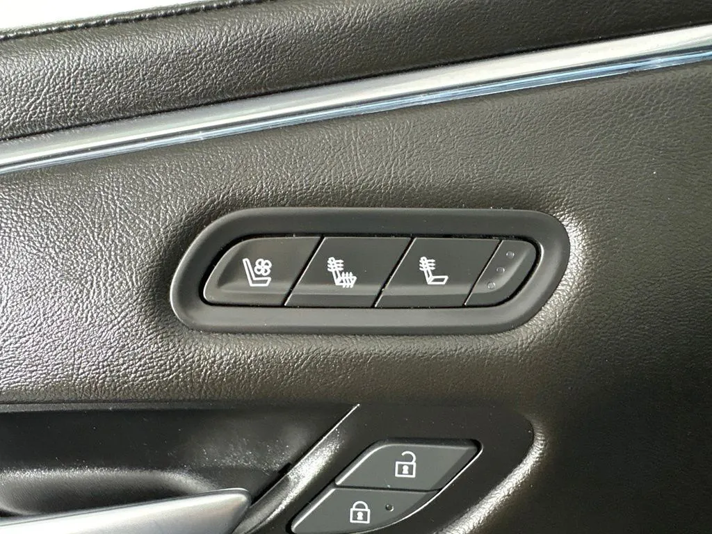 Cadillac Escalade photo 13
