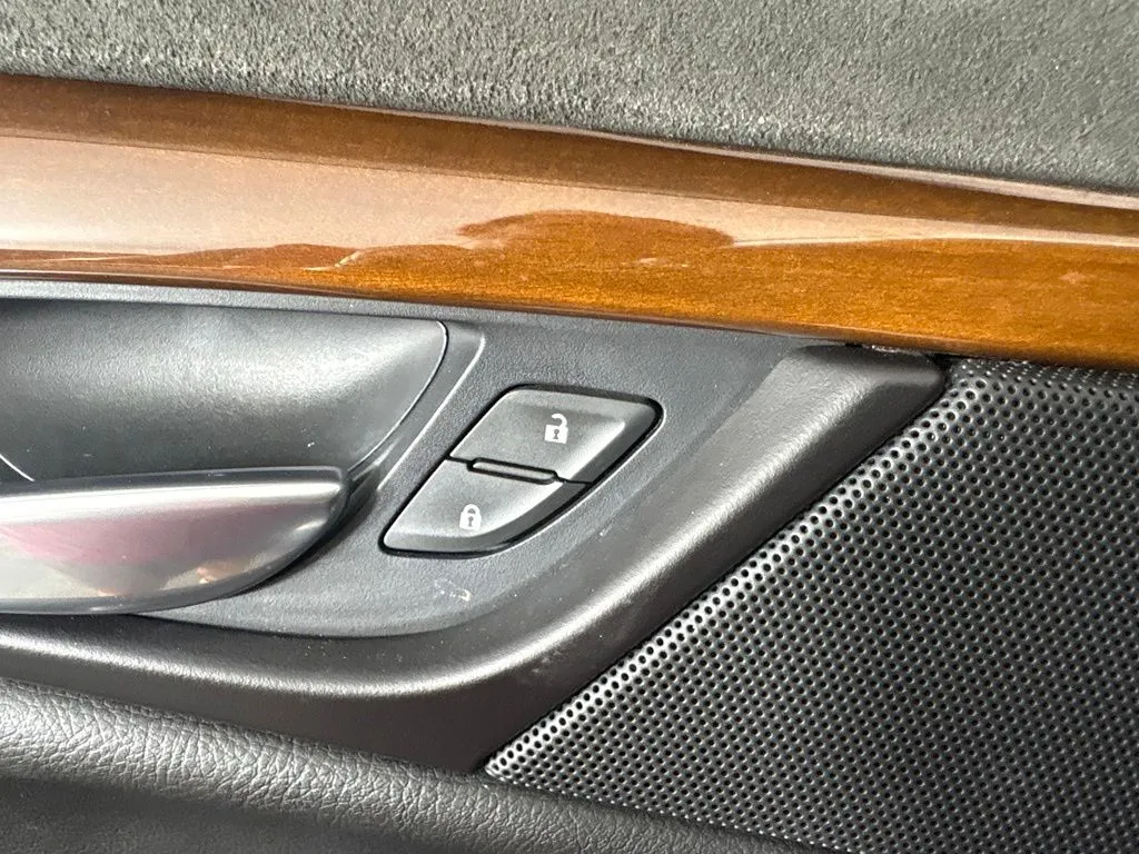 Cadillac Escalade photo 14