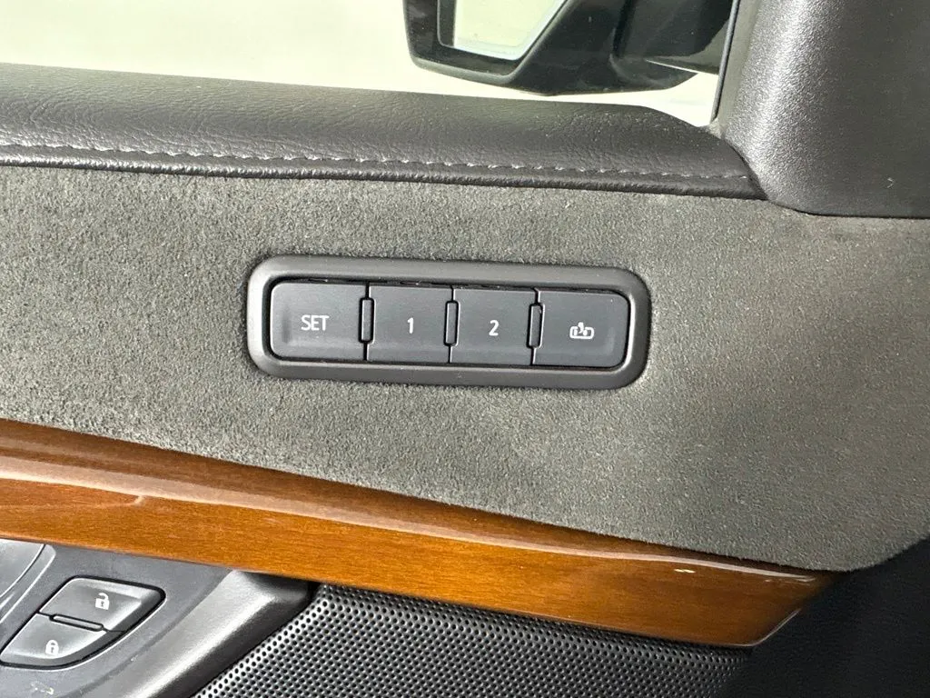Cadillac Escalade photo 13