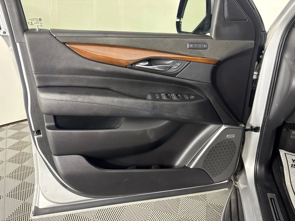 Cadillac Escalade photo 12