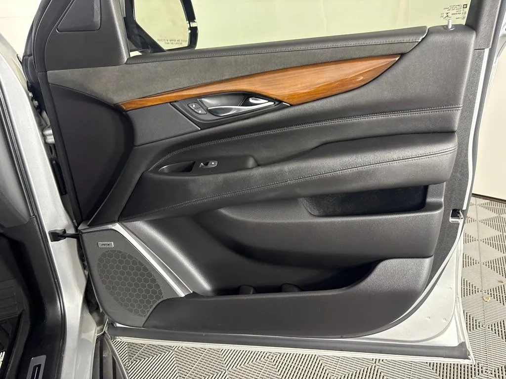 Cadillac Escalade photo 36